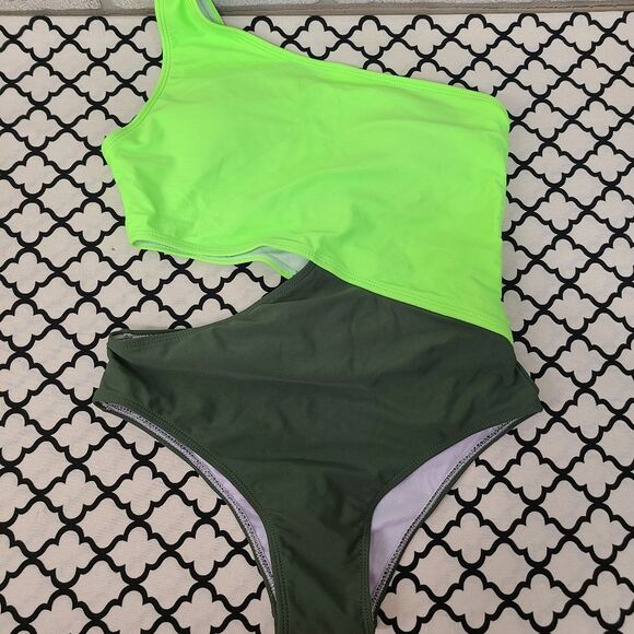New One Piece Swimsuit Green Size Small - Picture 1 of 5